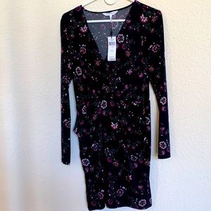 NWT BCBG Black Floral Long sleeve V-Neck Dress with pockets. Size Small.